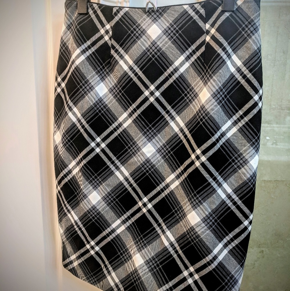 White House Black Market Plaid pencil skirt Petite